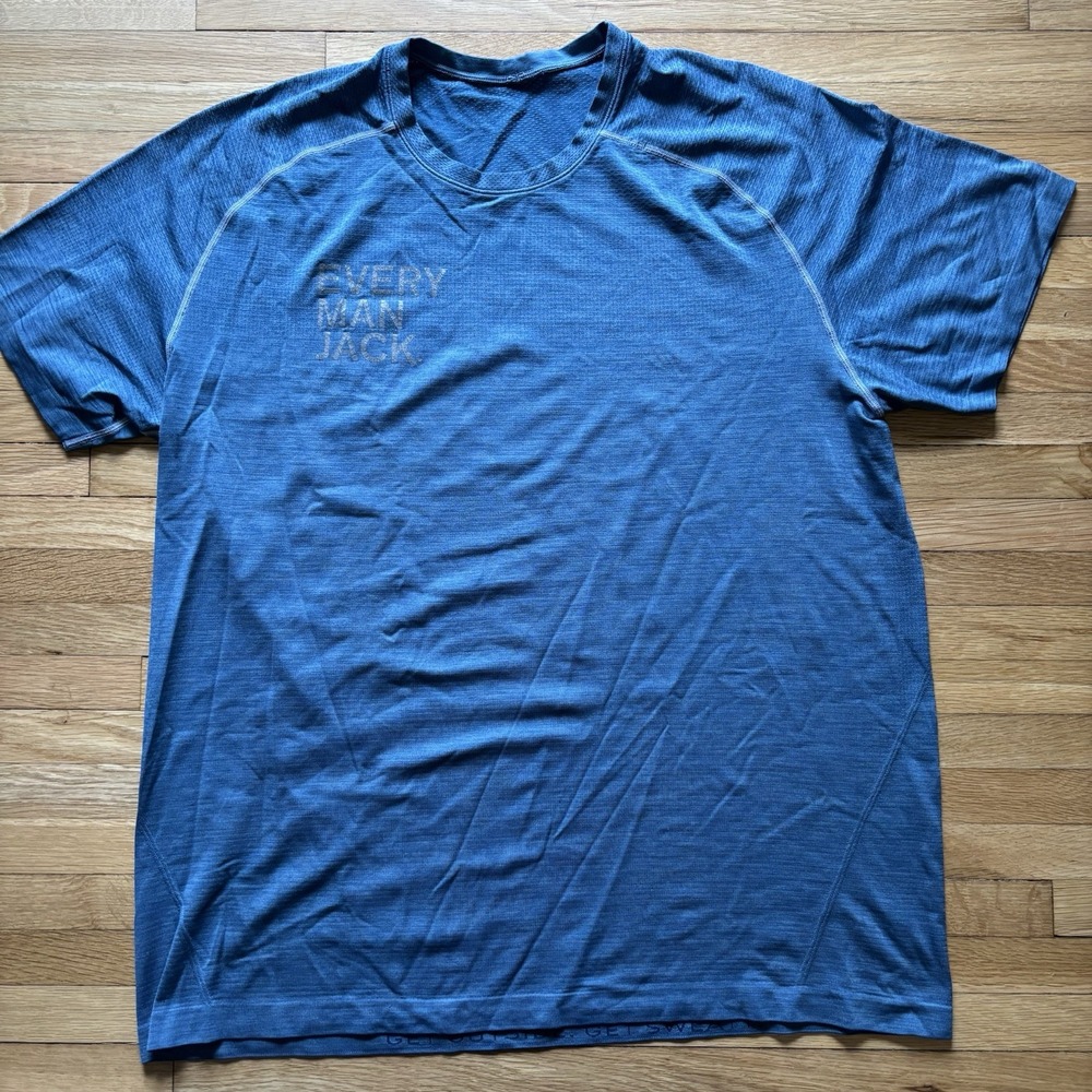 Lululemon Mens Blue Short Sleeve Performance Shirt Size XL Stretch Gym Run EMJ
